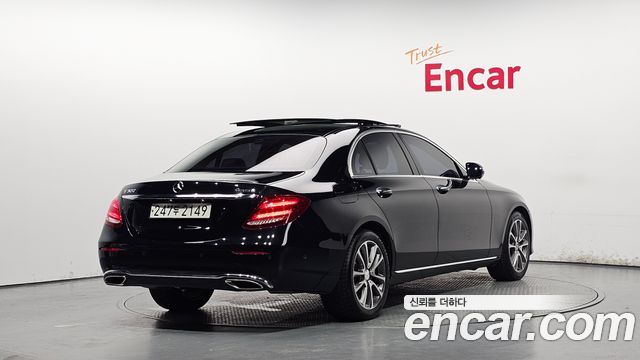 Mercedes-Benz E-Class W213 E300 4MATIC Avnatgarde - фото 1