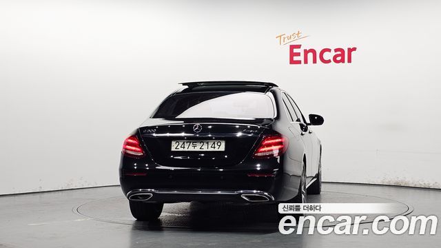 Mercedes-Benz E-Class W213 E300 4MATIC Avnatgarde - фото 3