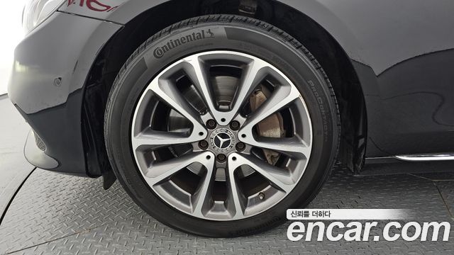 Mercedes-Benz E-Class W213 E300 4MATIC Avnatgarde - фото 4