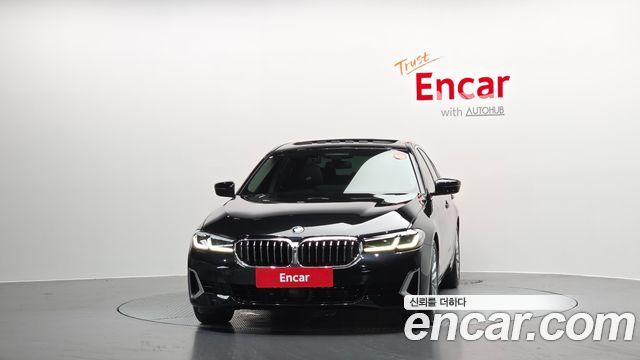 BMW 5-Series G30 520i Luxury - фото 2