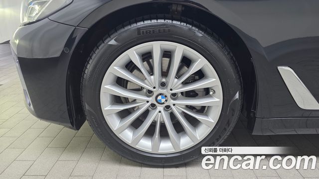 BMW 5-Series G30 520i Luxury - фото 4