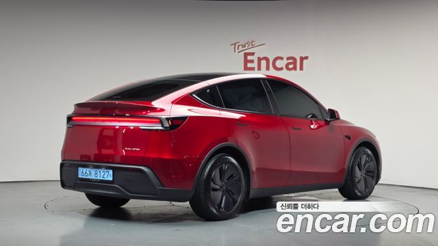Tesla Model Y Long Range AWD - фото 0