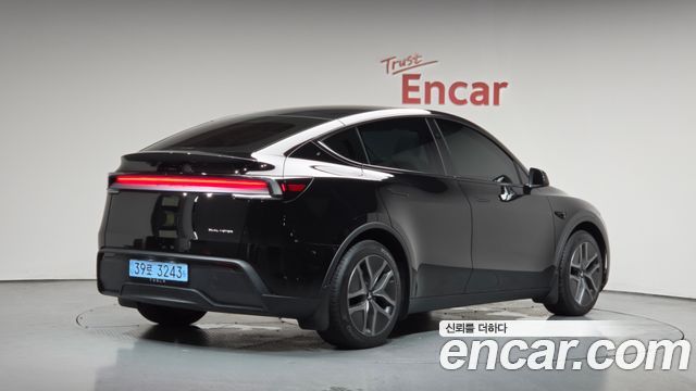 Tesla Model Y Long Range AWD - фото 0