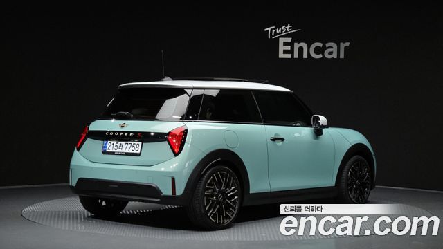 Mini Cooper 4-го поколения Favoured - фото 1