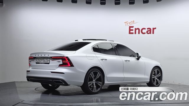 Volvo S60 3-го поколения T5 Inscroption - фото 1
