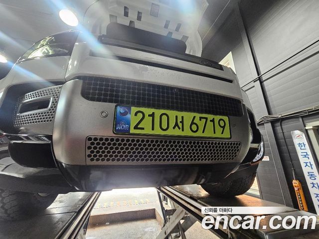 Land Rover Defender L663 110 D250 X-Dynamic SE - фото 0
