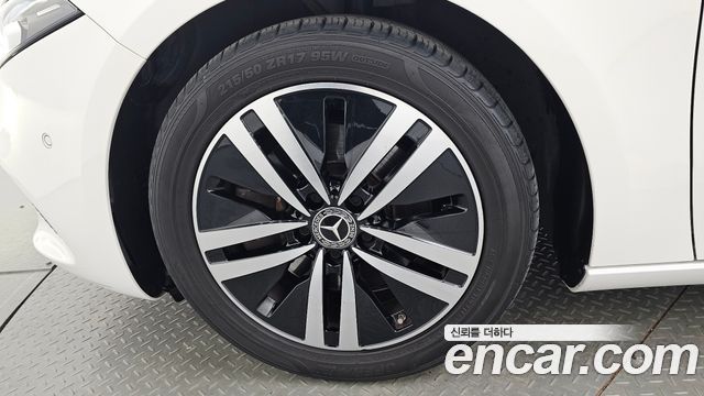 Mercedes-Benz A-Class W177 A220 Sedan - фото 3