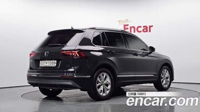 Volkswagen Tiguan 2-го поколения 2.0 TDI Premium - фото 1