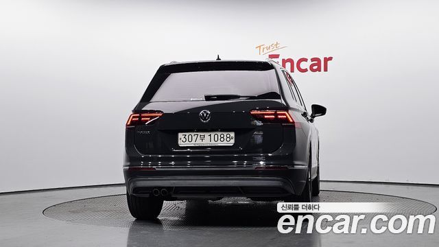 Volkswagen Tiguan 2-го поколения 2.0 TDI Premium - фото 3