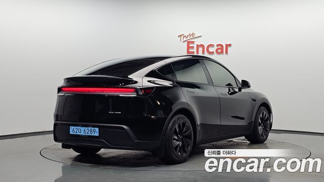 Tesla Model Y Long Range AWD - фото 0