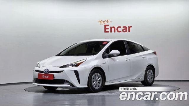 Toyota Prius 4-го поколения 1.8 - фото 0