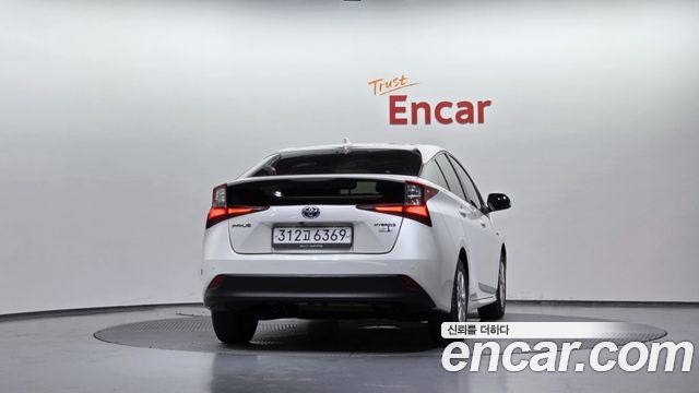 Toyota Prius 4-го поколения 1.8 - фото 3