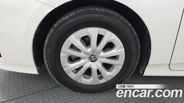 Toyota Prius 4-го поколения 1.8 - фото 4