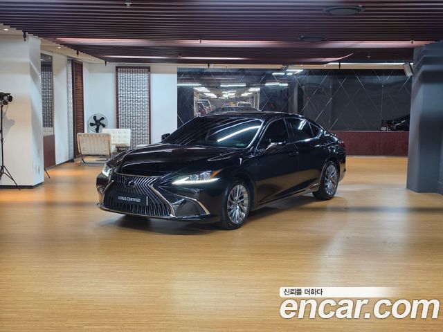 Lexus ES 300h 7-го поколения Luxury Plus - фото 0