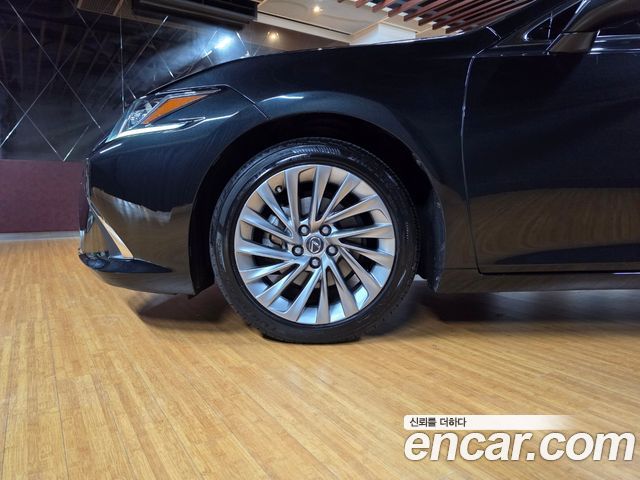Lexus ES 300h 7-го поколения Luxury Plus - фото 4