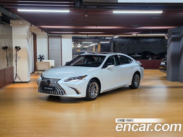 Lexus ES 300h 7-го поколения Executive - фото 0