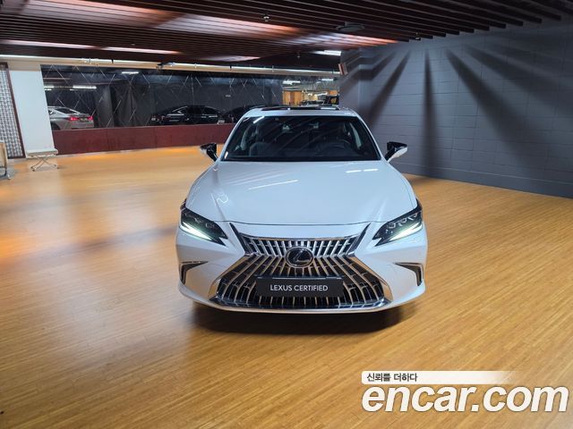 Lexus ES 300h 7-го поколения Executive - фото 2