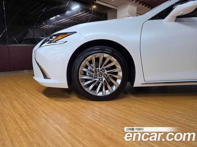 Lexus ES 300h 7-го поколения Executive - фото 4