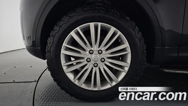 Land Rover Discovery 3.0 TD6 HSE Luxury - фото 3