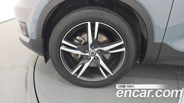 Volvo XC40 T4 R-Design - фото 4
