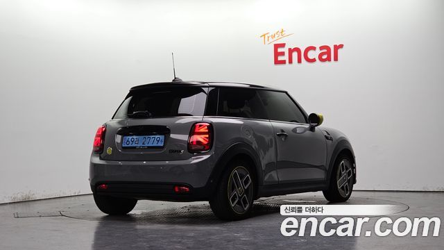 Mini Cooper Electric SE Electric 3rd - фото 0