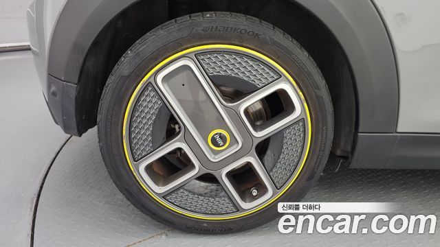 Mini Cooper Electric SE Electric 3rd - фото 3