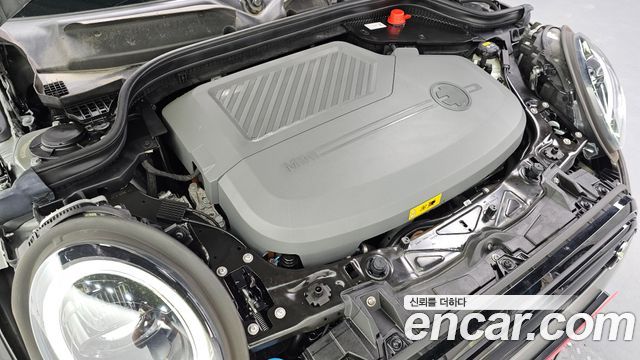 Mini Cooper Electric SE Electric 3rd - фото 4
