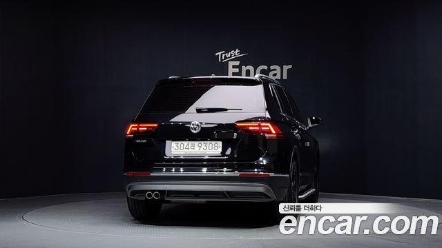 Volkswagen Tiguan 2-го поколения 2.0 TDI Premium - фото 3