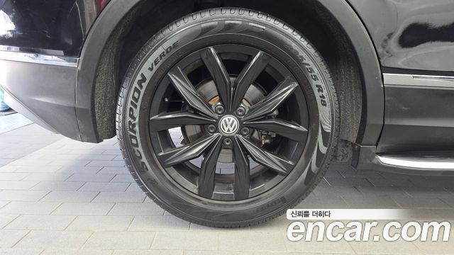 Volkswagen Tiguan 2-го поколения 2.0 TDI Premium - фото 4