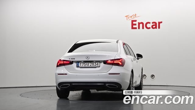 Mercedes-Benz A-Class W177 A220 Sedan - фото 3