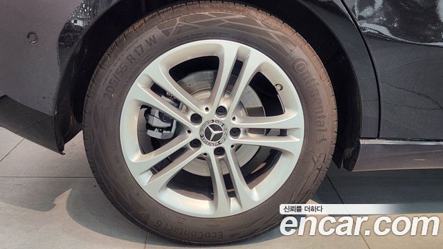 Mercedes-Benz A-Class W177 A220 Hatchback - фото 4