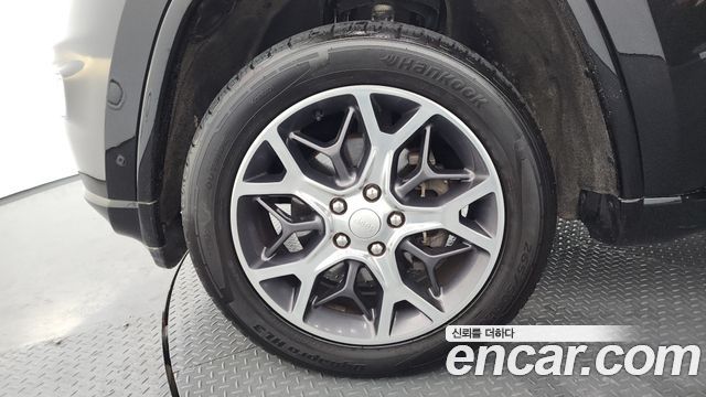 Jeep Cherokee 3.6 Overland WK2 - фото 4