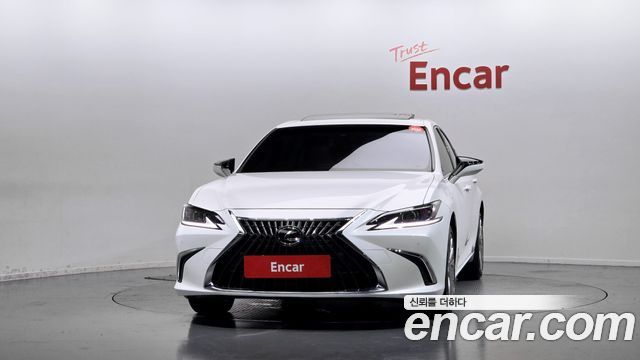 Lexus ES 300h 7-го поколения Luxury Plus - фото 2