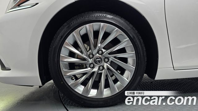 Lexus ES 300h 7-го поколения Luxury Plus - фото 4