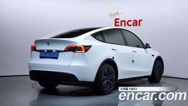 Tesla Model Y RWD - фото 1