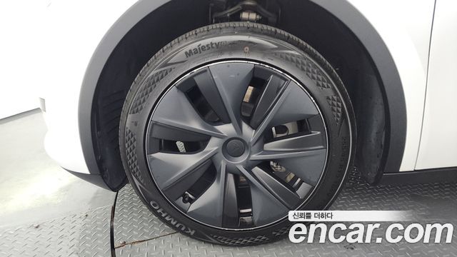 Tesla Model Y RWD - фото 4