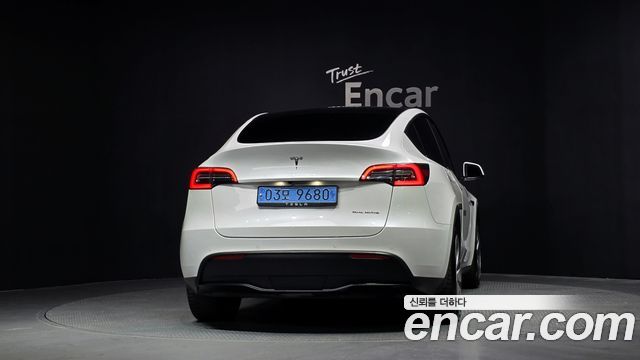 Tesla Model Y Long Range AWD - фото 3