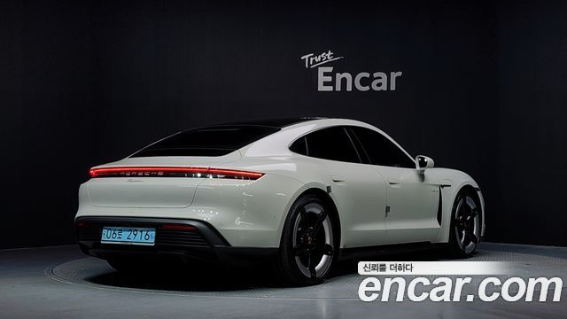 Porsche Taycan Base - фото 1