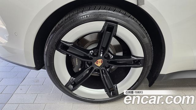 Porsche Taycan Base - фото 4
