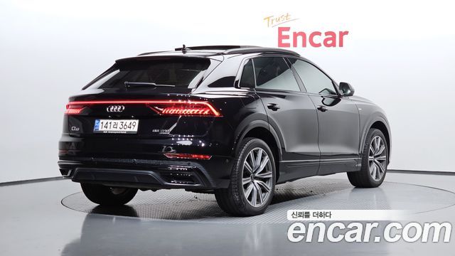 Audi Q8 55 TFSI Quattro Premium - фото 1