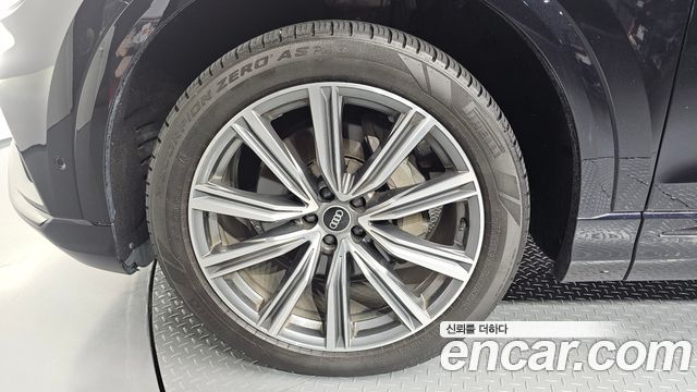 Audi Q8 55 TFSI Quattro Premium - фото 4