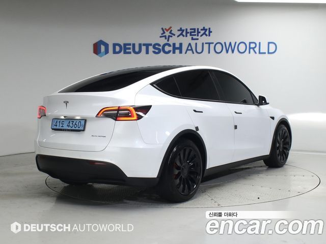 Tesla Model Y Long Range AWD - фото 3