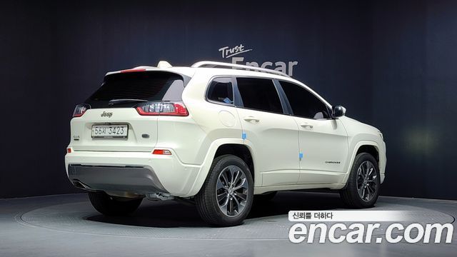 Jeep Cherokee KL 2.2 Diesel Overland 4WD - фото 1
