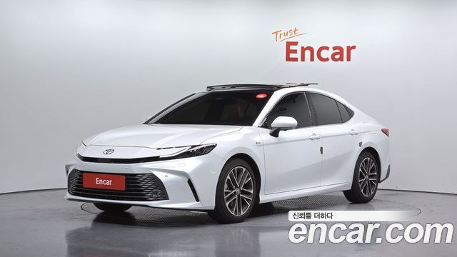 Toyota Camry XV80 2.5 XLE Premium Hybrid - фото 0