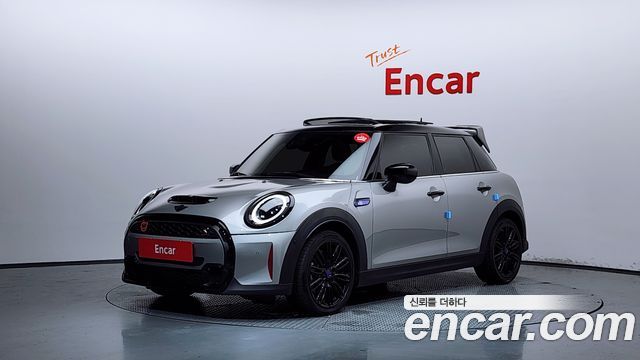 Mini Cooper S 5Door Mayfield Edition 3rd - фото 0