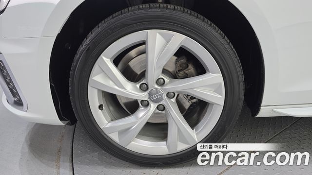 Audi A4 B9 40 TFSI Premium - фото 4