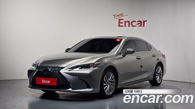 Lexus ES 300h 7-го поколения Luxury Plus - фото 0