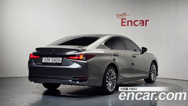 Lexus ES 300h 7-го поколения Luxury Plus - фото 1