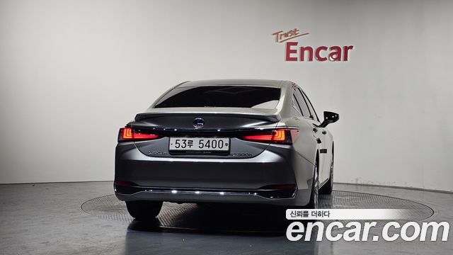 Lexus ES 300h 7-го поколения Luxury Plus - фото 3