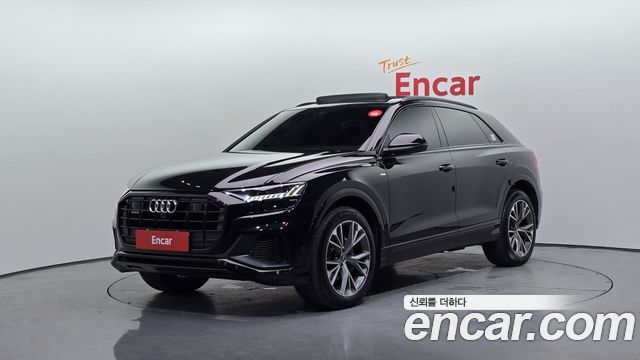 Audi Q8 55 TFSI Quattro Premium - фото 0